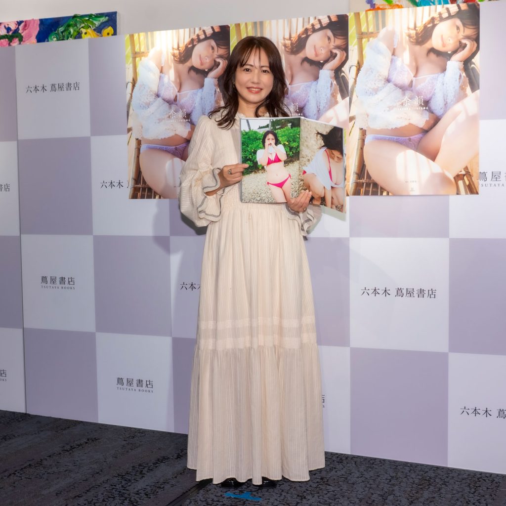 磯山さやかが「デビュー25周年写真集『余韻』」発売記念取材会に出席