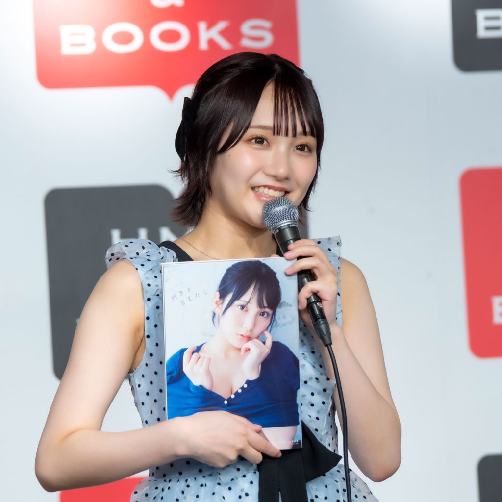 AKB48・田口愛佳が1st写真集『好きと言えたら』発売記念取材会に出席