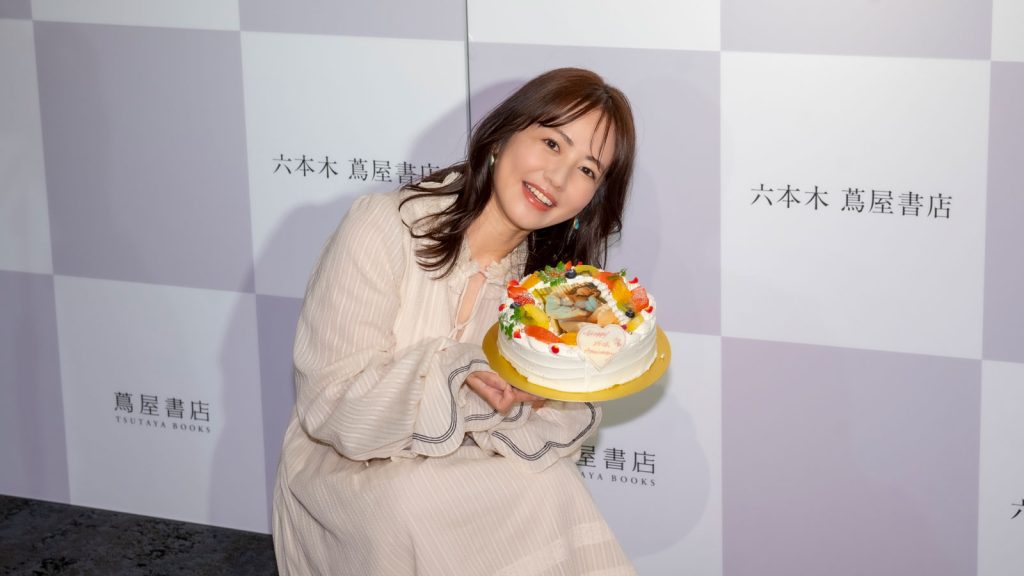 磯山さやかが「デビュー25周年写真集『余韻』」発売記念取材会に出席