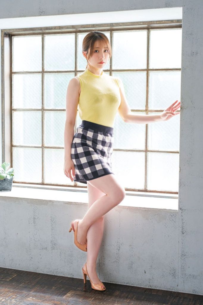 グラビアアイドル髙村梨々花イメージDVD「Hatsu Hana」より