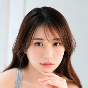 端正な顔立ちと色白ボディーを引っ提げてグラビアDVDデビュー…父はプロ野球元近鉄の名投手