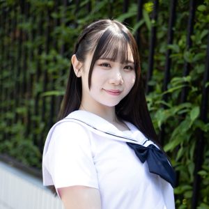 “グラドル界の新星”恋川こもも、とろける笑顔と自慢のトランジスターグラマーでグラビアDVDデビュー