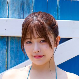 “才女アイドル”塩見きら、グラビア映えスタイルがまぶしい最新作