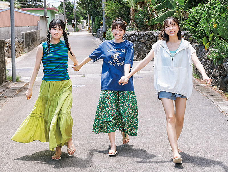 『週刊少年マガジン46号』に登場している晴こころ、永岡ゆきね、江下晏梨(左から)