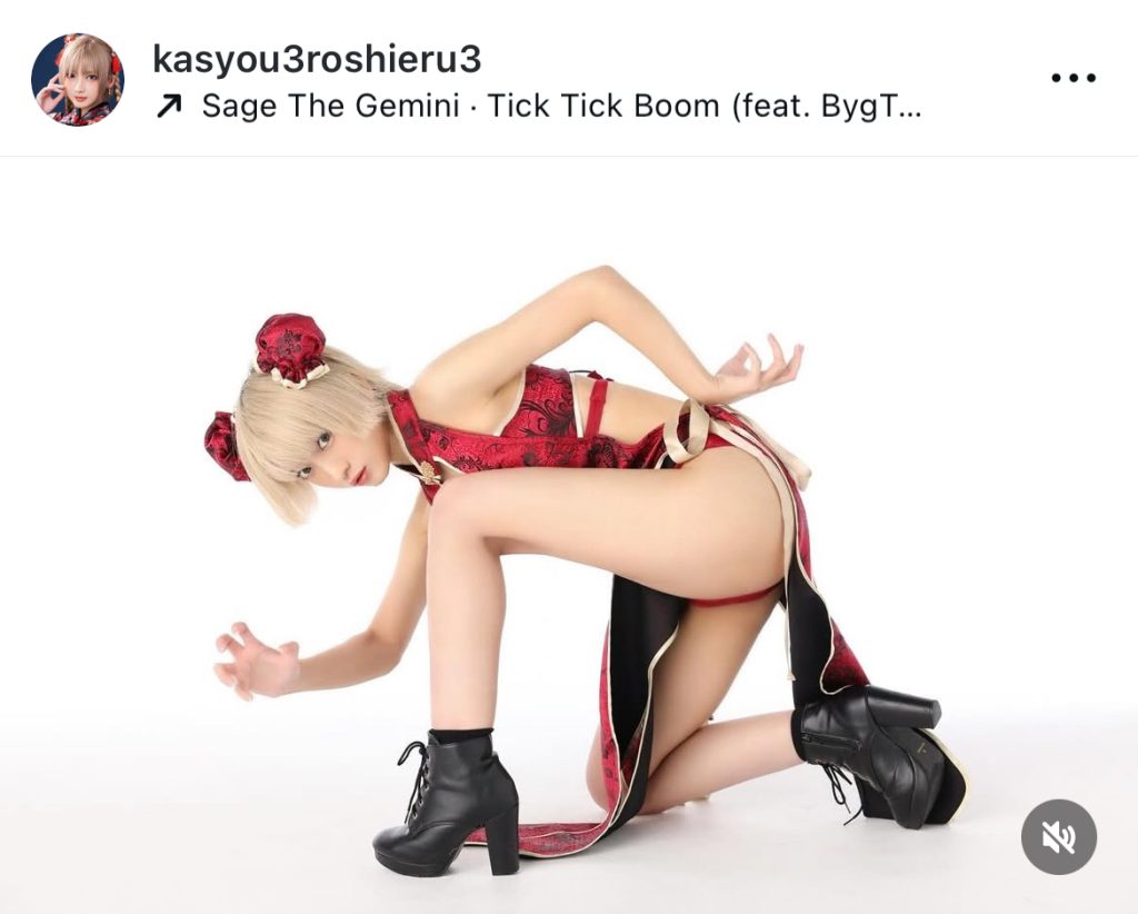 美脚がまぶしいチャイナ服姿