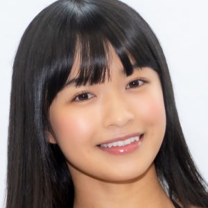 “ももはる”百川晴香、魅力あふれる黒ワンピ水着姿を公開「似合う」「これは極上」「最高過ぎます」