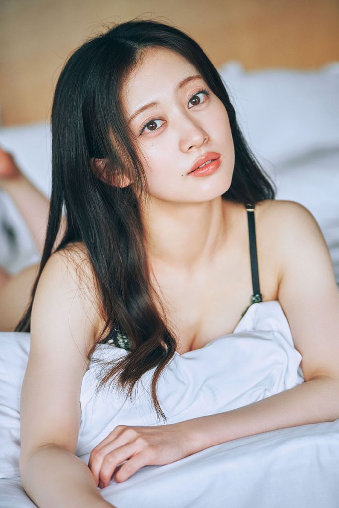 『川上千尋 ファースト写真集 永遠未遂』(徳間書店)／撮影：岡本武志