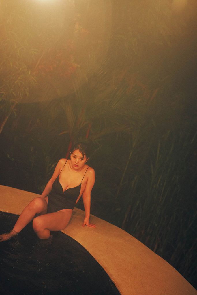 福井梨莉華1st写真集『あいの道しるべ』より