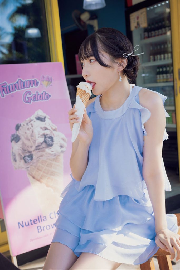 伊織芽衣1st写真集『芽色-めいろ-』より