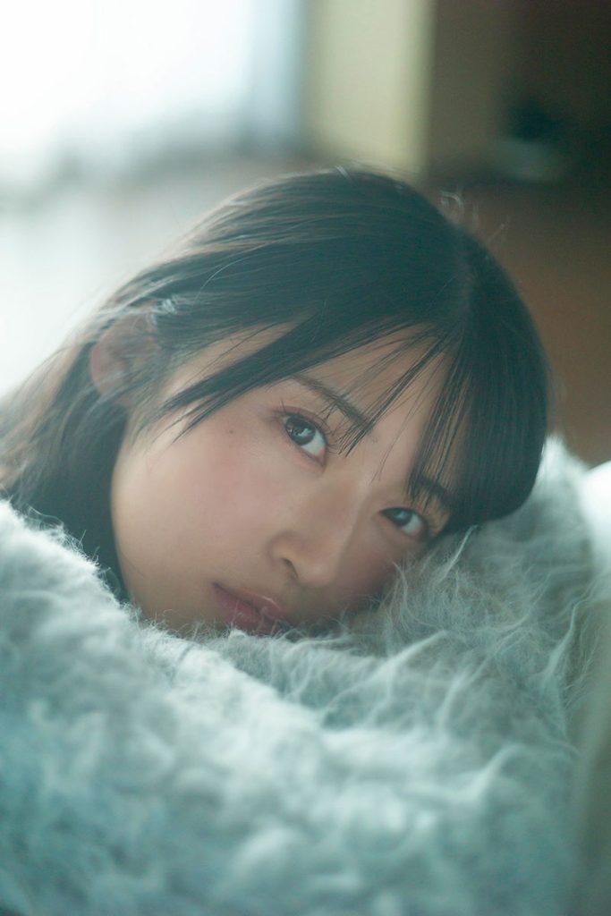 AKB48・佐藤綺星1st写真集『天使の反射角度』より