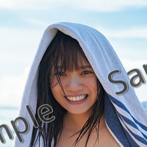 宮田愛萌1st写真集より水着カット含むビジュアルカード絵柄解禁