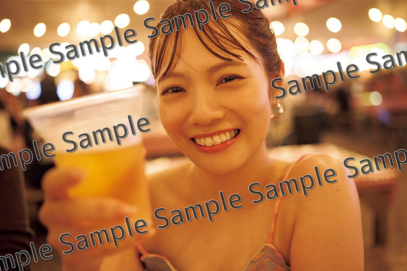 「宮田愛萌1st写真集『Lilas』」(幻冬舎)より東京会場イベント限定デザインA5サイズビジュアルカード