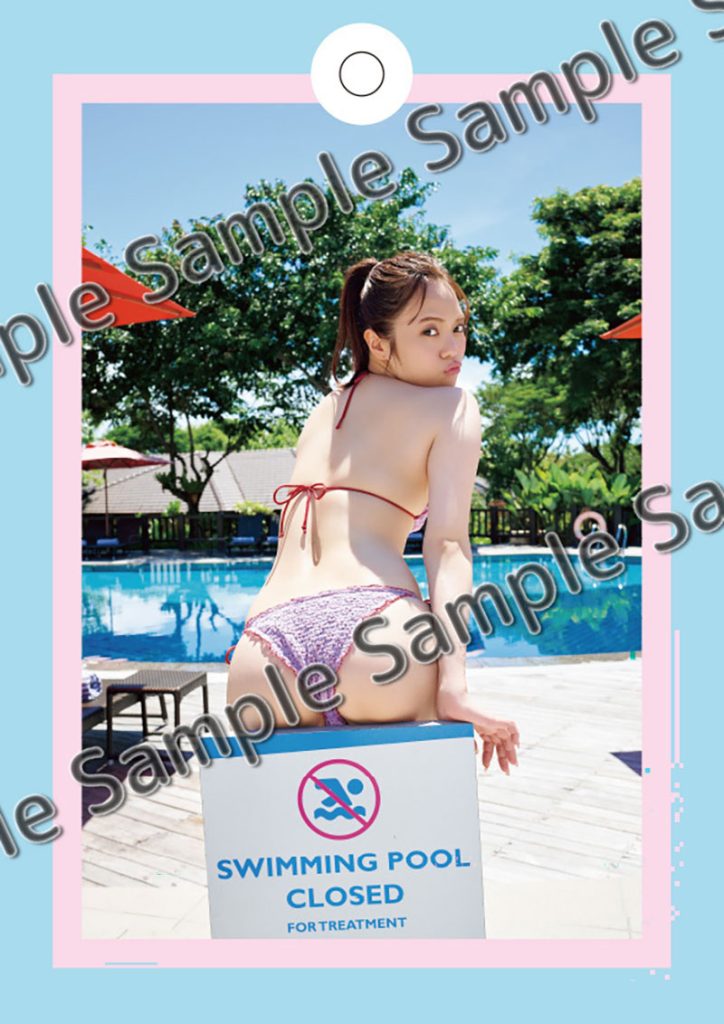 「宮田愛萌1st写真集『Lilas』」(幻冬舎)よりアクリルキーホルダー