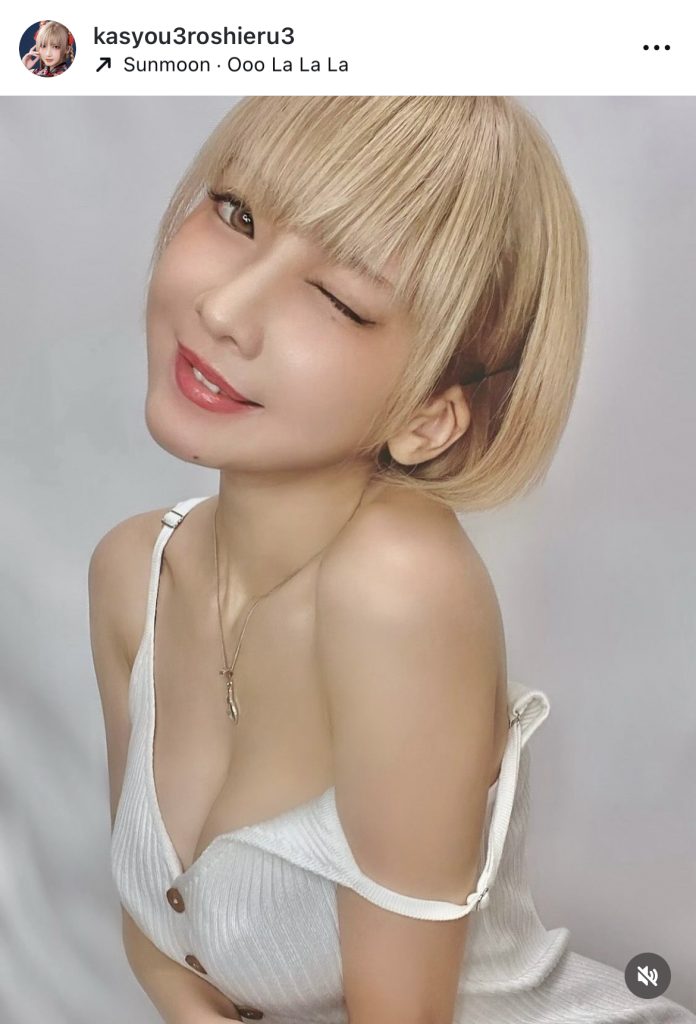 ウインクでファンを誘惑する