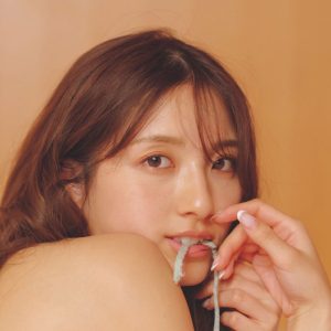 AKB48元メンバー、結婚してオトナの色香がアップ…艶と温もりあるグラビア