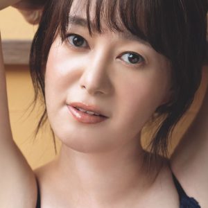 “令和のスイカップアナウンサー”、43歳にして衝撃のダイナマイトグラビア初披露