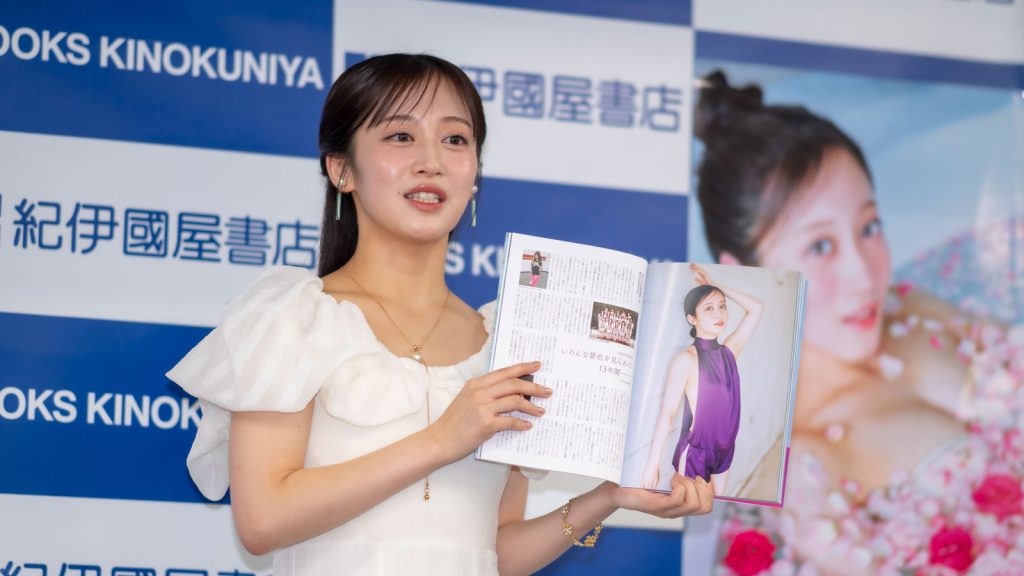 NMB48川上千尋ファースト写真集『永遠未遂』(徳間書店)発売記念取材会より