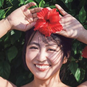“グラビア界の大本命”福井梨莉華、弾ける笑顔で『週刊少年マガジン』初登場