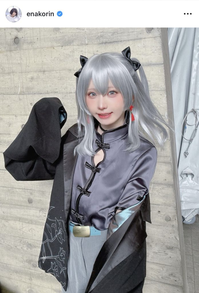 「猫麦とろろ」のコスプレ姿を披露