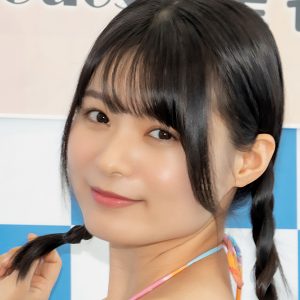 星名美津紀、美バスト＆ガーターベルトがたまらないランジェリー姿を公開「反則級の色っぽさ」「オトナの魅力がいっぱい」