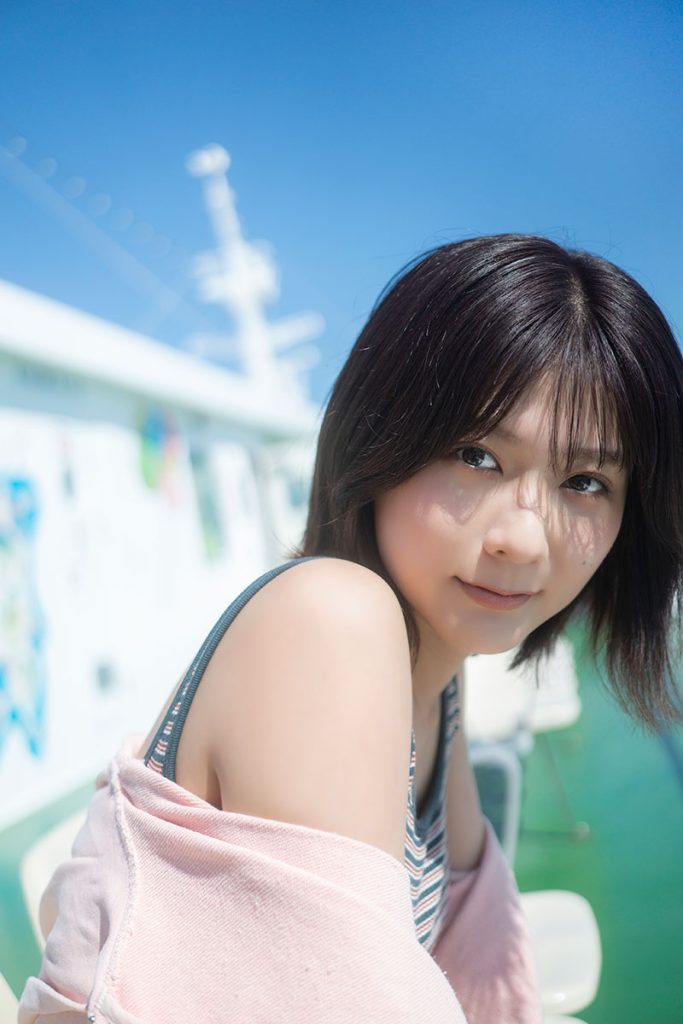 『清水麻璃亜 1st写真集』