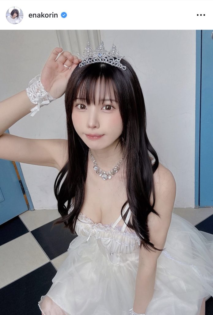 えなこがティアラ×純白ドレスというお姫様カットを公開