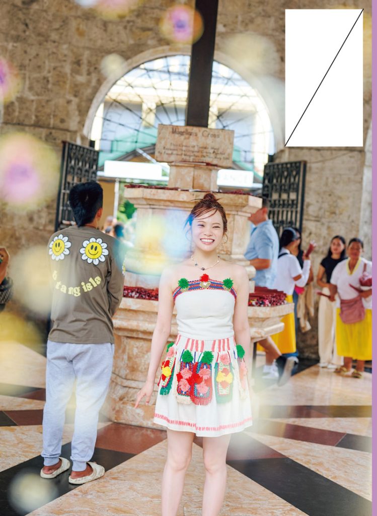 「宮田愛萌1st写真集『Lilas』」(幻冬舎)裏表紙カット