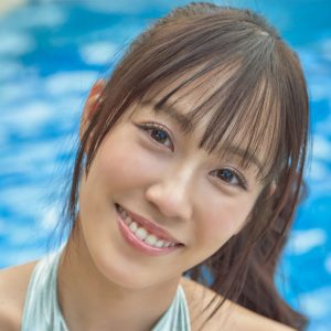レースアンバサダー10周年…霧島聖子、1st写真集発売決定！お気に入りは表紙カット「海岸での夕景ショットなんですが…」