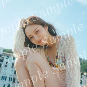 乃木坂46梅澤美波2nd写真集より、美脚際立つカットからワンちゃんとの癒やしショットまで…書店特典ポスター＆ポストカード全21種一挙公開