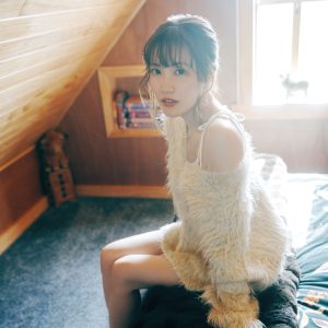 櫻坂46松田里奈、ふわふわニットの肩出しショット解禁