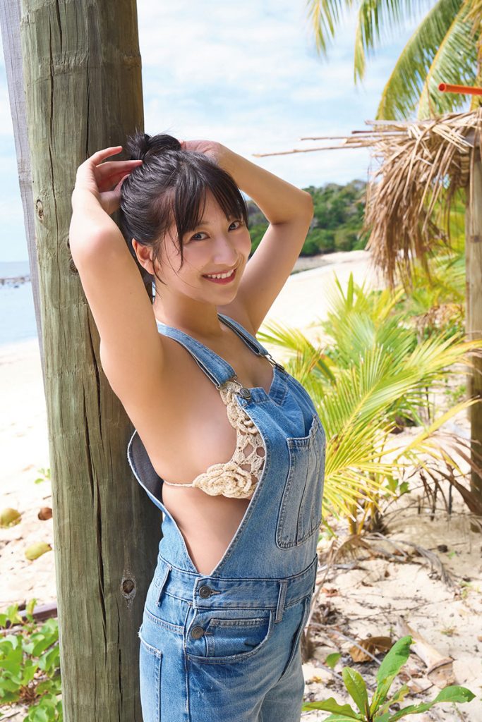 榎原依那写真集『I am Ina』より