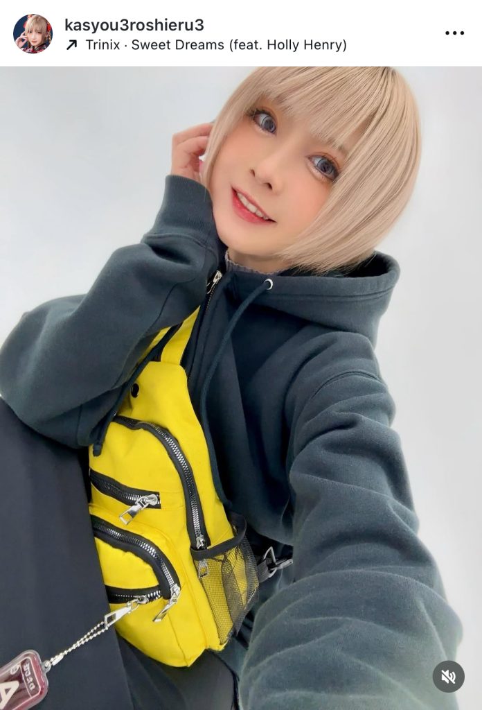 日常感あふれるパーカー姿