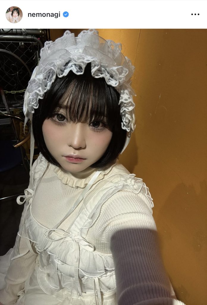 根本凪が純白のへアドレス＆衣装姿を公開した