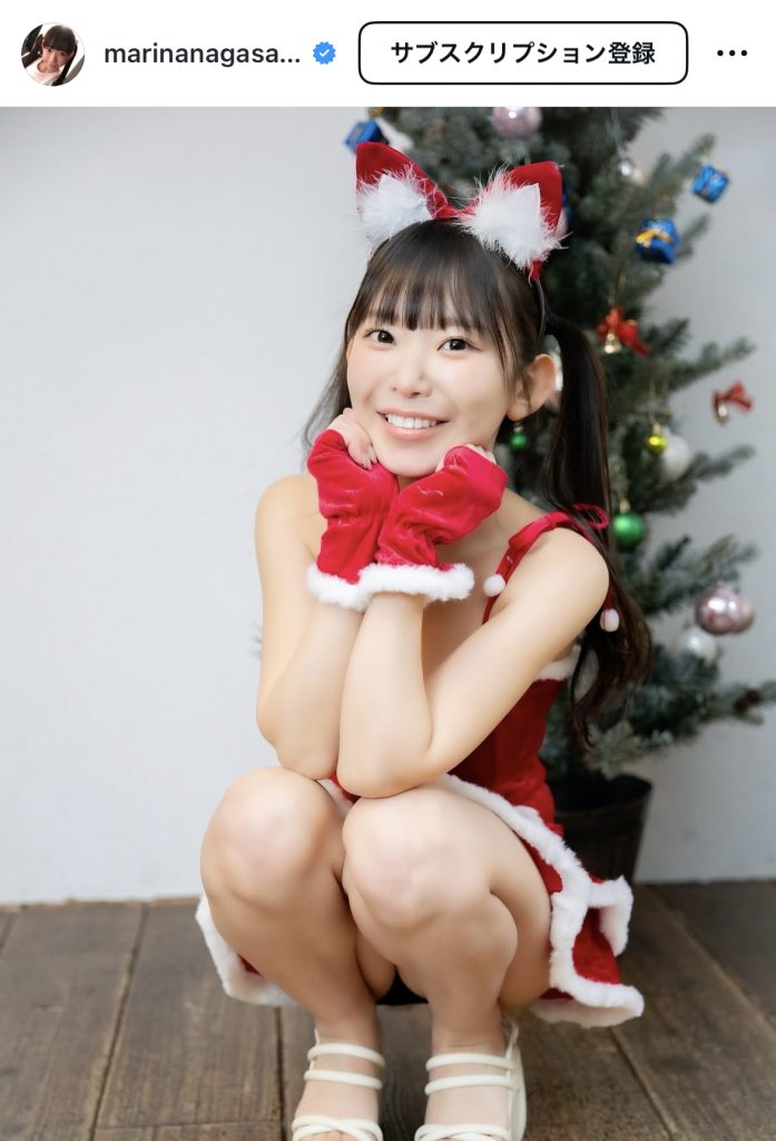 ちょこんと座って見せる笑顔にドキッ