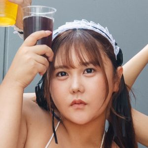 “グラエンサー”最胸の5人が集結！わちゃわちゃグラビアショット