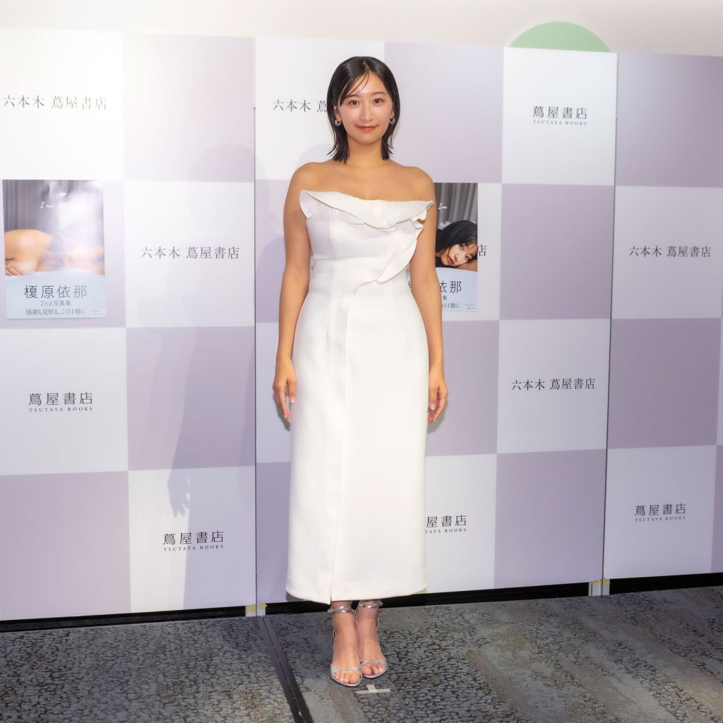 榎原依那2nd写真集『I am Ina』発売記念取材会より