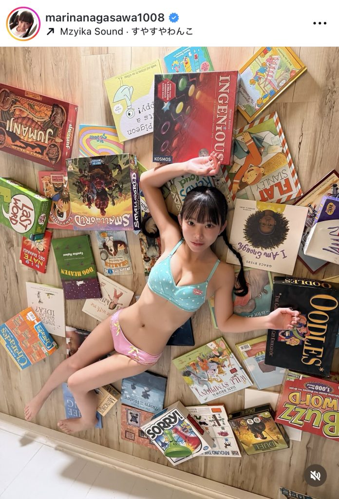 サングラスにビキニにというご機嫌カット