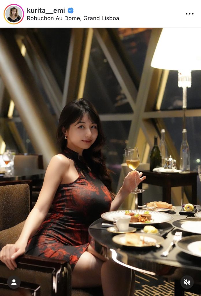 ミニスカワンピでマカオのホテルを訪問