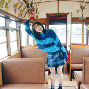 櫻坂46松田里奈、お気に入りのニットにごきげん…1st写真集『まつりの時間』より新規カット解禁