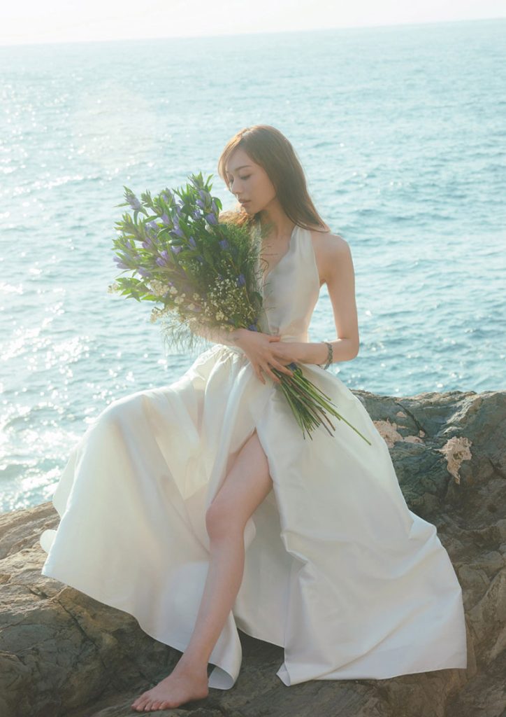 乃木坂46・梅澤美波2nd写真集『透明な覚悟』(光文社)Sony Music Shop 限定版裏表紙