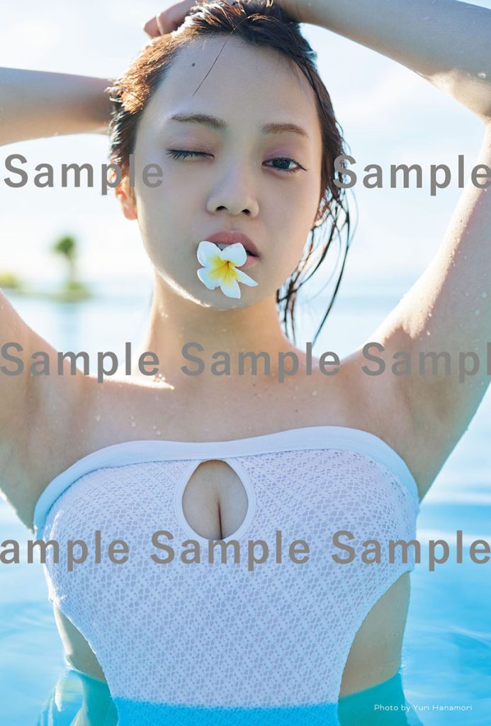 宮田愛萌1st写真集『Lilas(リラ)』(幻冬舎)よりランダム封入特典ポストカード4