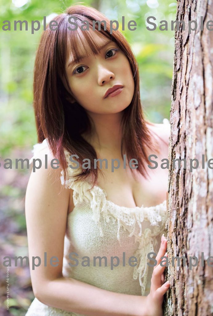 宮田愛萌1st写真集『Lilas(リラ)』(幻冬舎)よりランダム封入特典ポストカード6