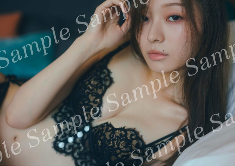 乃木坂46・梅澤美波2nd写真集『透明な覚悟』(光文社)よりYouTube生配信中限定予約特典「折り目なしB3ポスター」