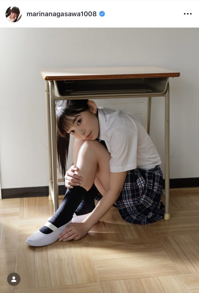 30歳になって初めての制服姿を披露