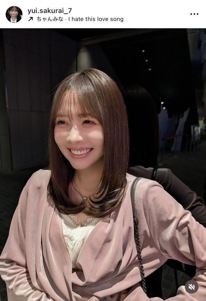 ニッコニコの笑顔を見せる