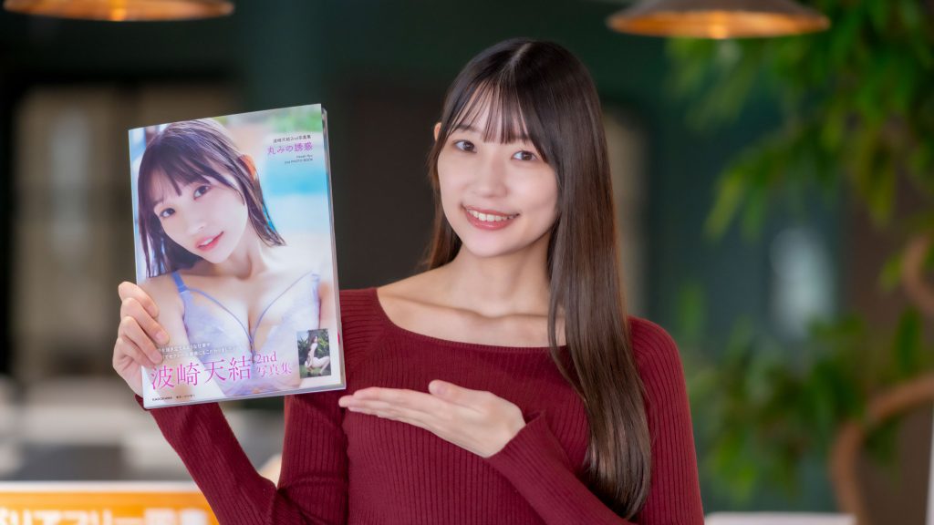 インタビューに応じた“令和の美脚クイーン”波崎天結