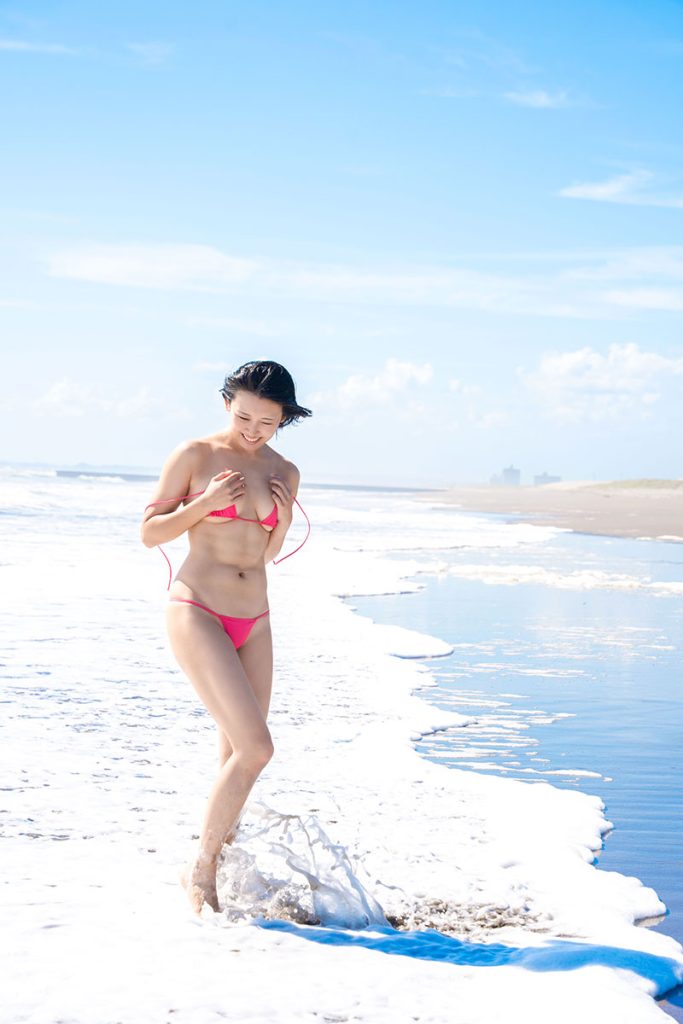 グラビアアイドル咲村良子イメージDVD「秘書のご褒美」より