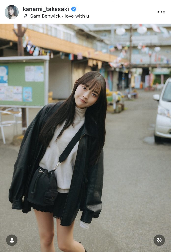 冬の装い＆ミニスカートで街を歩く