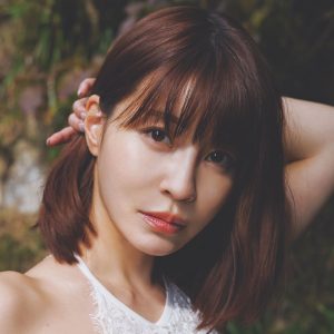 岸明日香、柔らかく色っぽく…1年半ぶり『週プレ』グラビアに登場