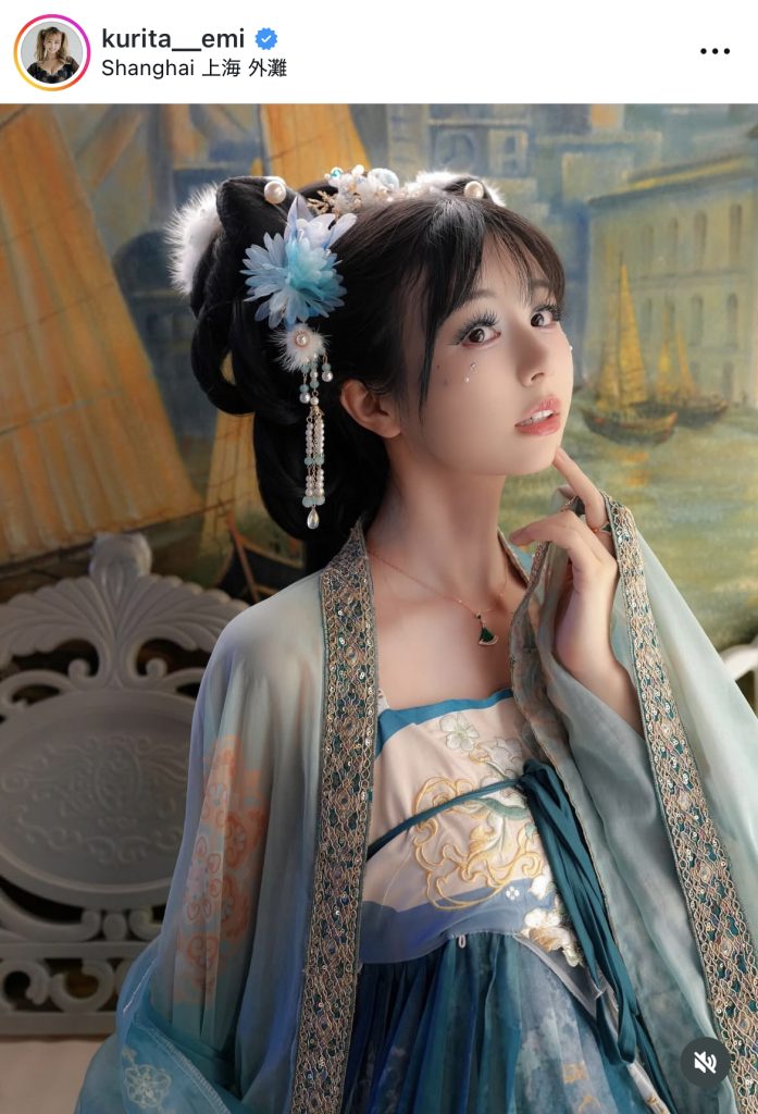 くりえみの流し目に魅了されてしまう